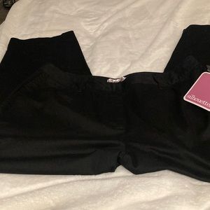 Black Capri pants